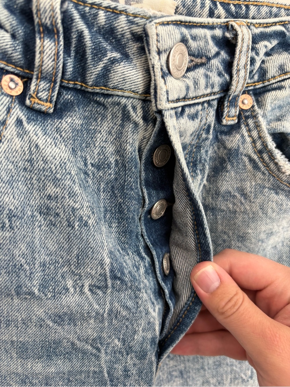 We the free Zuri mom jeans lived in blue acid wash | size 25 - Picture 5 of 6